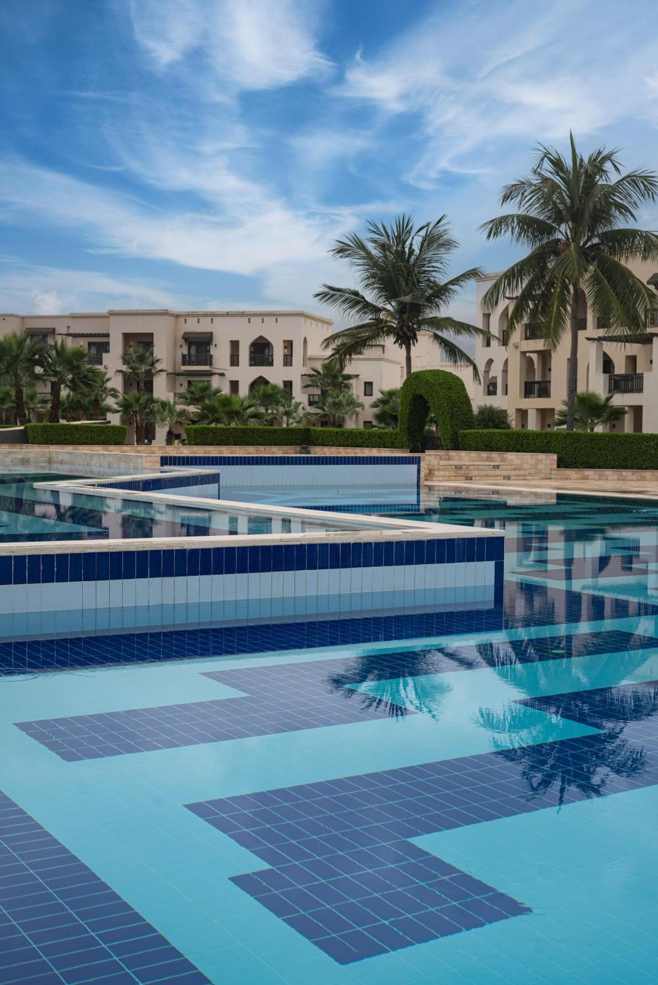Salalah Rotana Resort Exterior foto The pool at the Royal Mirage Hotel