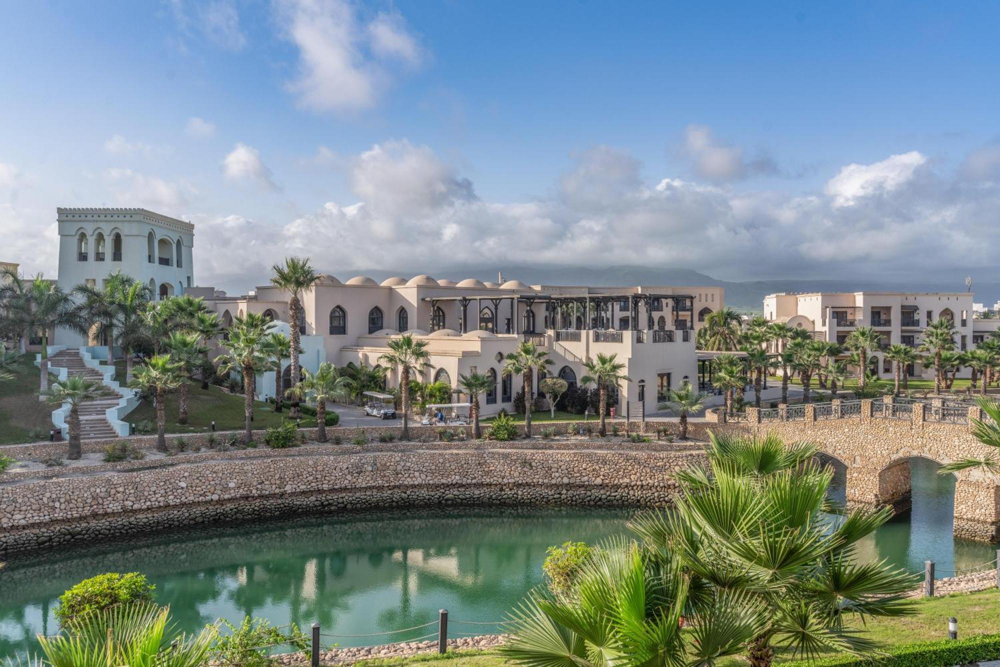 Salalah Rotana Resort Exterior foto View of the resort