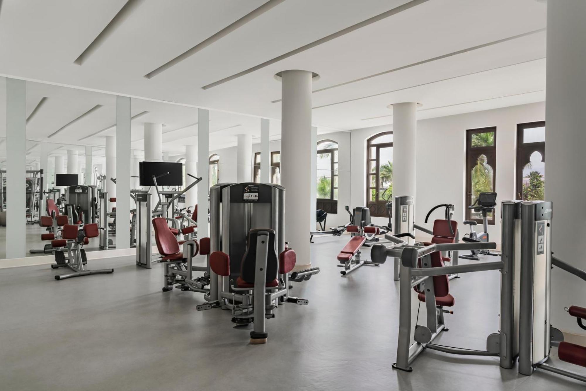 Salalah Rotana Resort Exterior foto The gym at the hotel