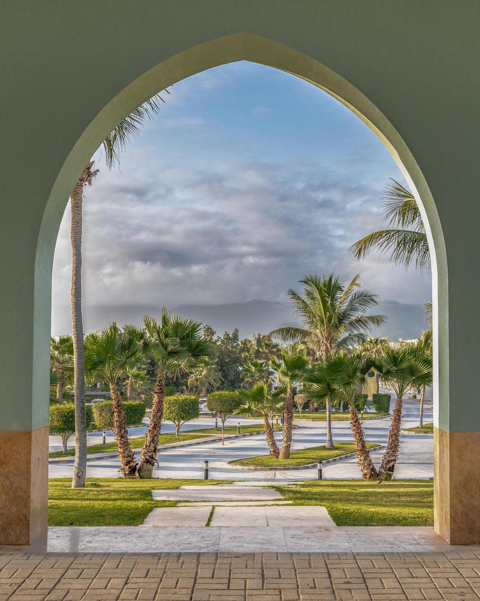 Salalah Rotana Resort Exterior foto The Palm Beach Outlets