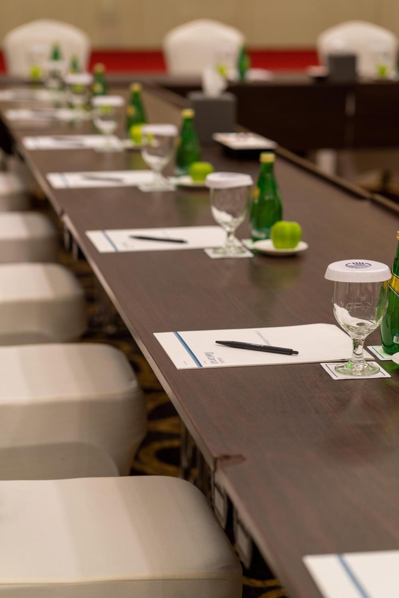 Salalah Rotana Resort Exterior foto Meeting room at the hotel