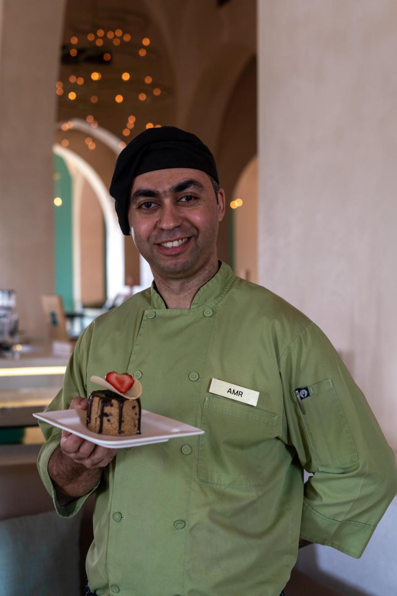Salalah Rotana Resort Exterior foto A pastry chef