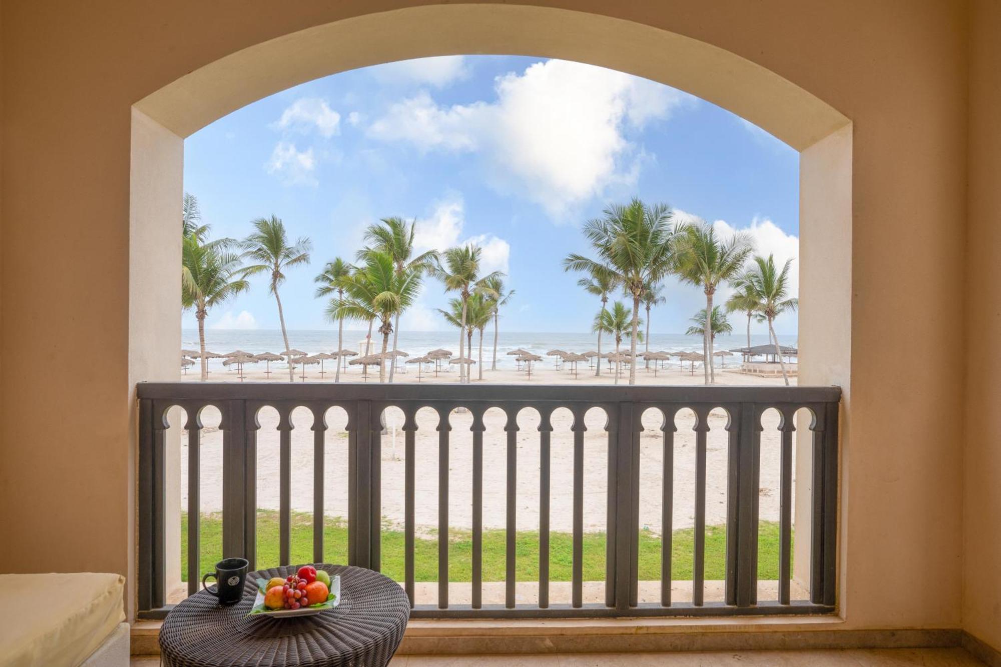Salalah Rotana Resort Exterior foto View from a room at the Hilton Mauritius Resort