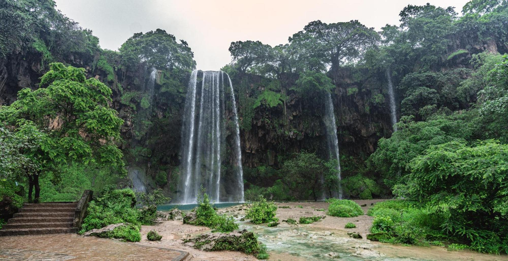 Salalah Rotana Resort Exterior foto Khe Sanh Waterfall